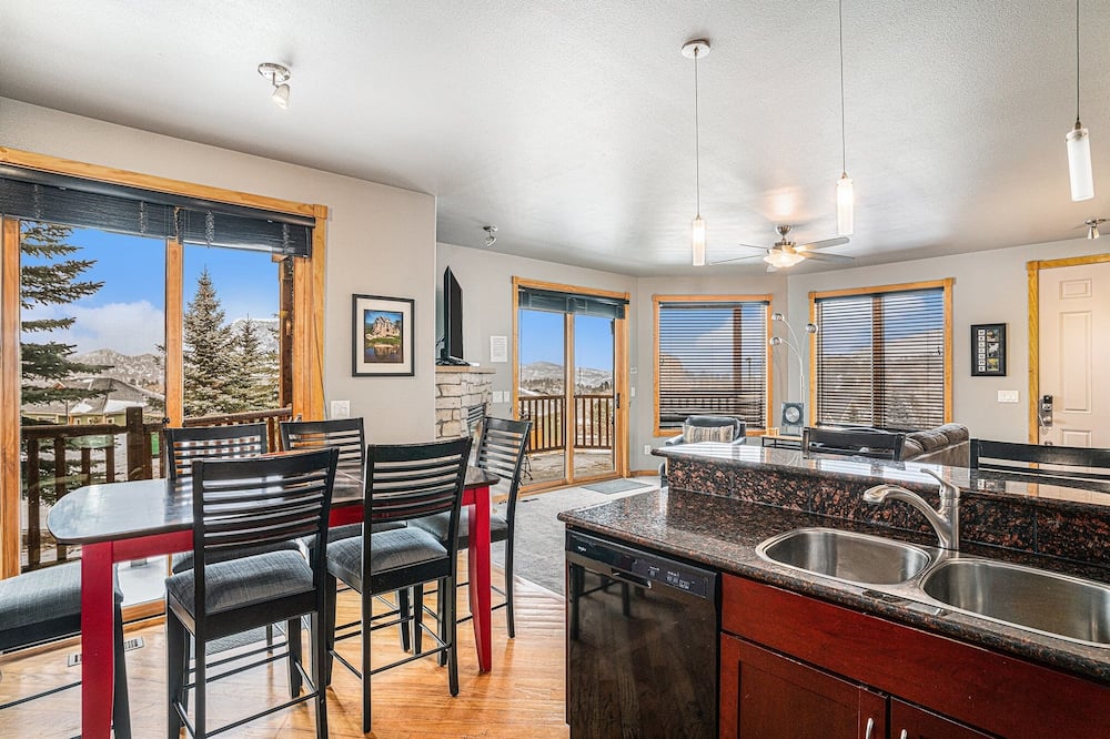 Nakai Peak 41b 2 Bedroom Condo by RedAwning