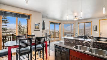 Condo, 2 Bedrooms | Interior