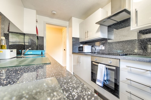 Charming Grassmarket Apartment with Castle View