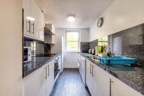 Apartment | Private kitchenette | Full-size fridge, microwave, oven, stovetop - Charming Grassmarket Apartment with Castle View (Edinburgh)