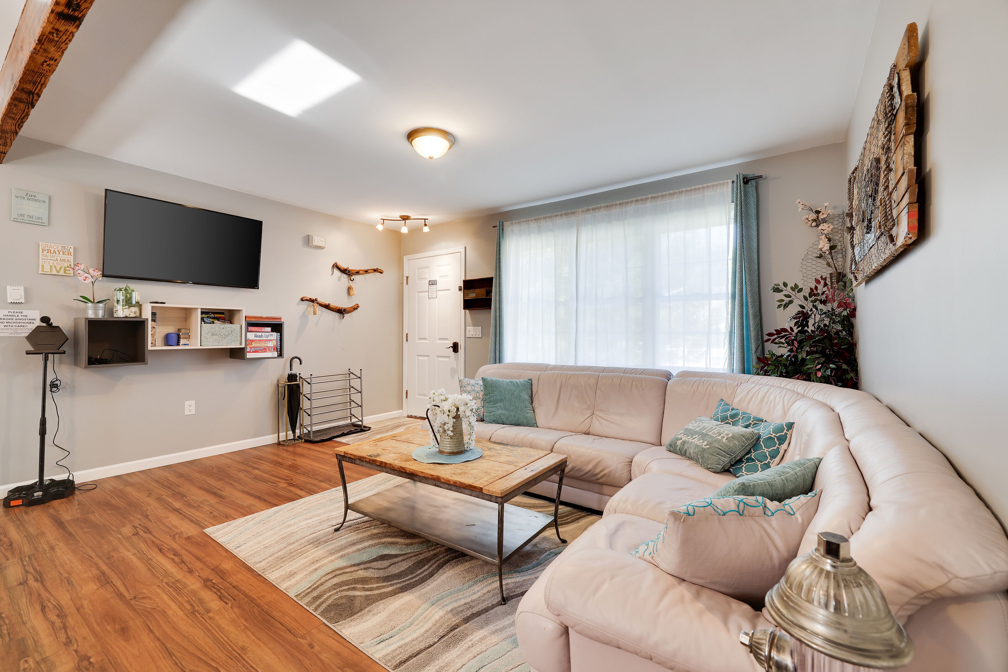 Family Spa House Hot Tub Sauna in Poconos 2 miles Kalahari 10 miles t Camelback