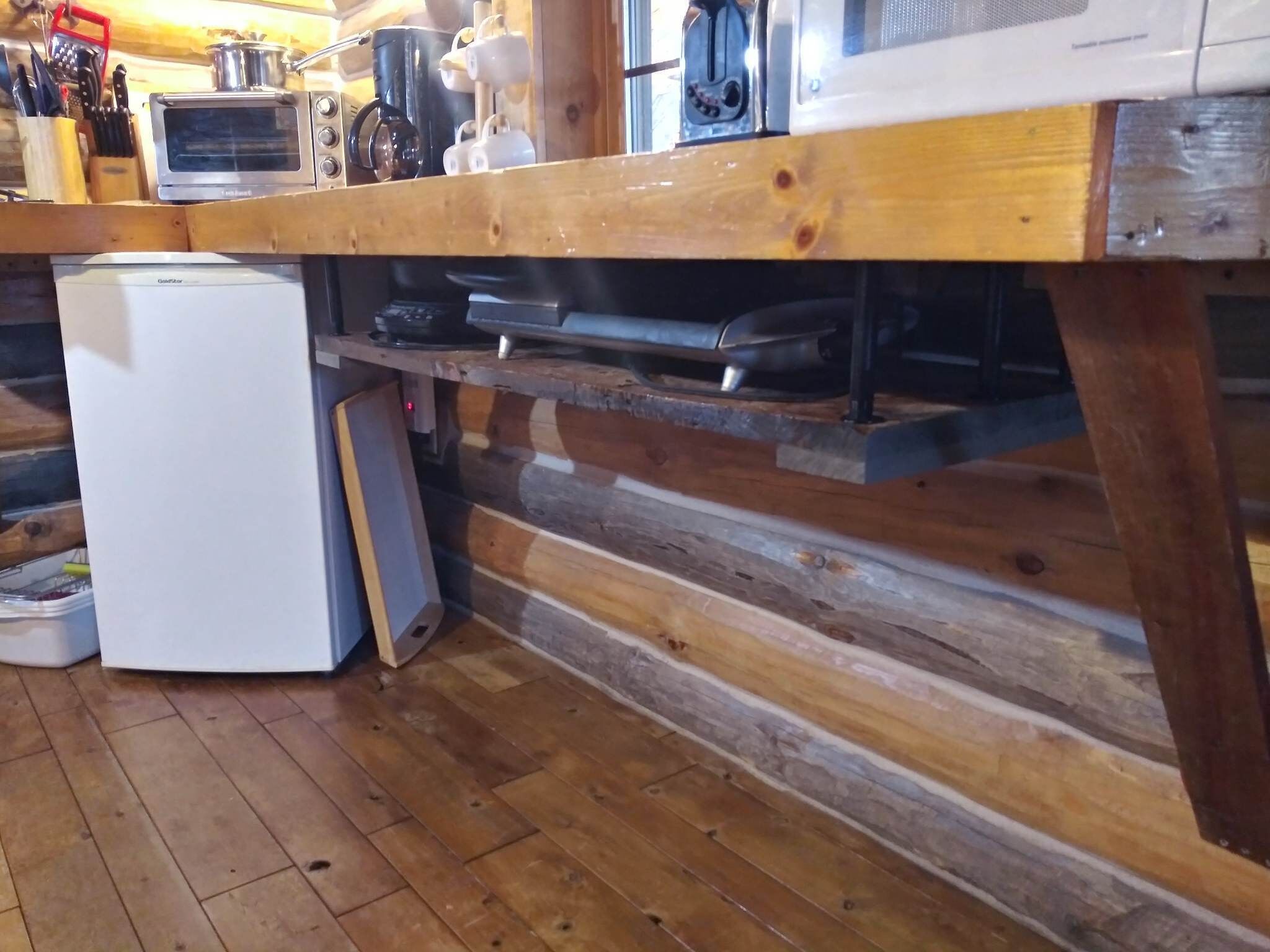 Rustic Log Cabin / Farm Vacation / Romantic Getaway