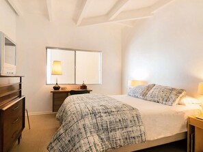 5 室のベッドルーム、デスク、アイロン / アイロン台、WiFi (無料)