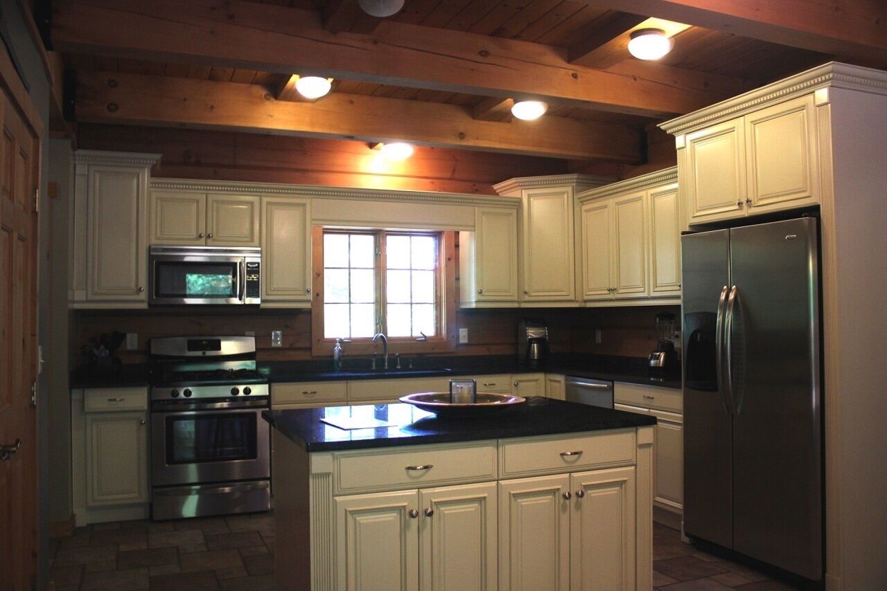 LUXURY LOG HOME WITH PRIVATE DOCK ON THE CHAIN. 