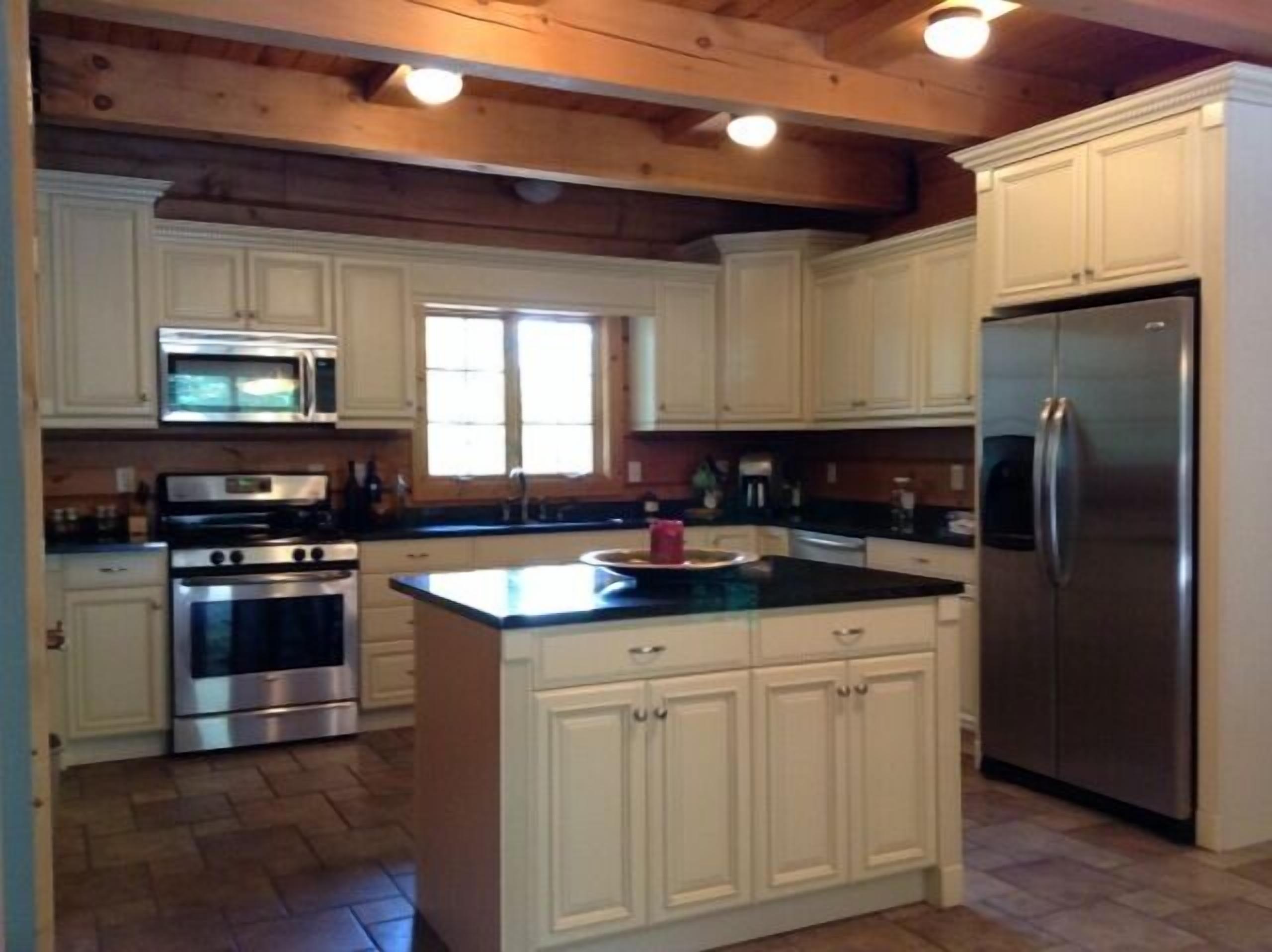 LUXURY LOG HOME WITH PRIVATE DOCK ON THE CHAIN. 