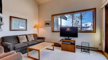 Condo, 2 Bedrooms | Living area