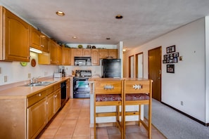 Condo, 3 Bedrooms | Private kitchen | Oven, coffee/tea maker - 3 Br Unit With Fireplace & Mountain Views 3 Bedroom Condo - No Cleaning Fee! by RedAwning (Crested Butte)