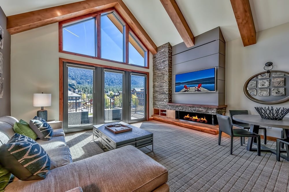Luxury 2br Steps From Heavenly Village & Gondola 2 Bedroom Condo by RedAwning
