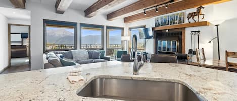 Kondominium, 3 kamar tidur | Interior