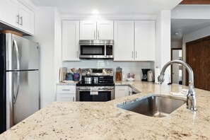 Condo, 3 Bedrooms | Private kitchen | Oven, coffee/tea maker