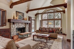 타운홈, 침실 6개 | 거실 | 스테레오