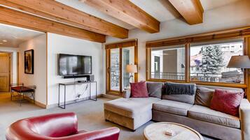 Condo, 2 Bedrooms | Living area