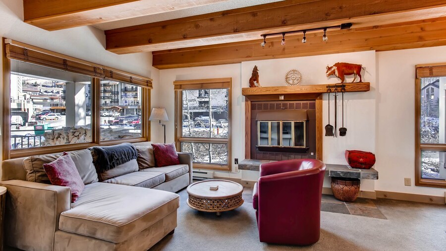 Elegantly Styled Plaza 2 Bedroom Condo - No Cleaning Fee! by RedAwning