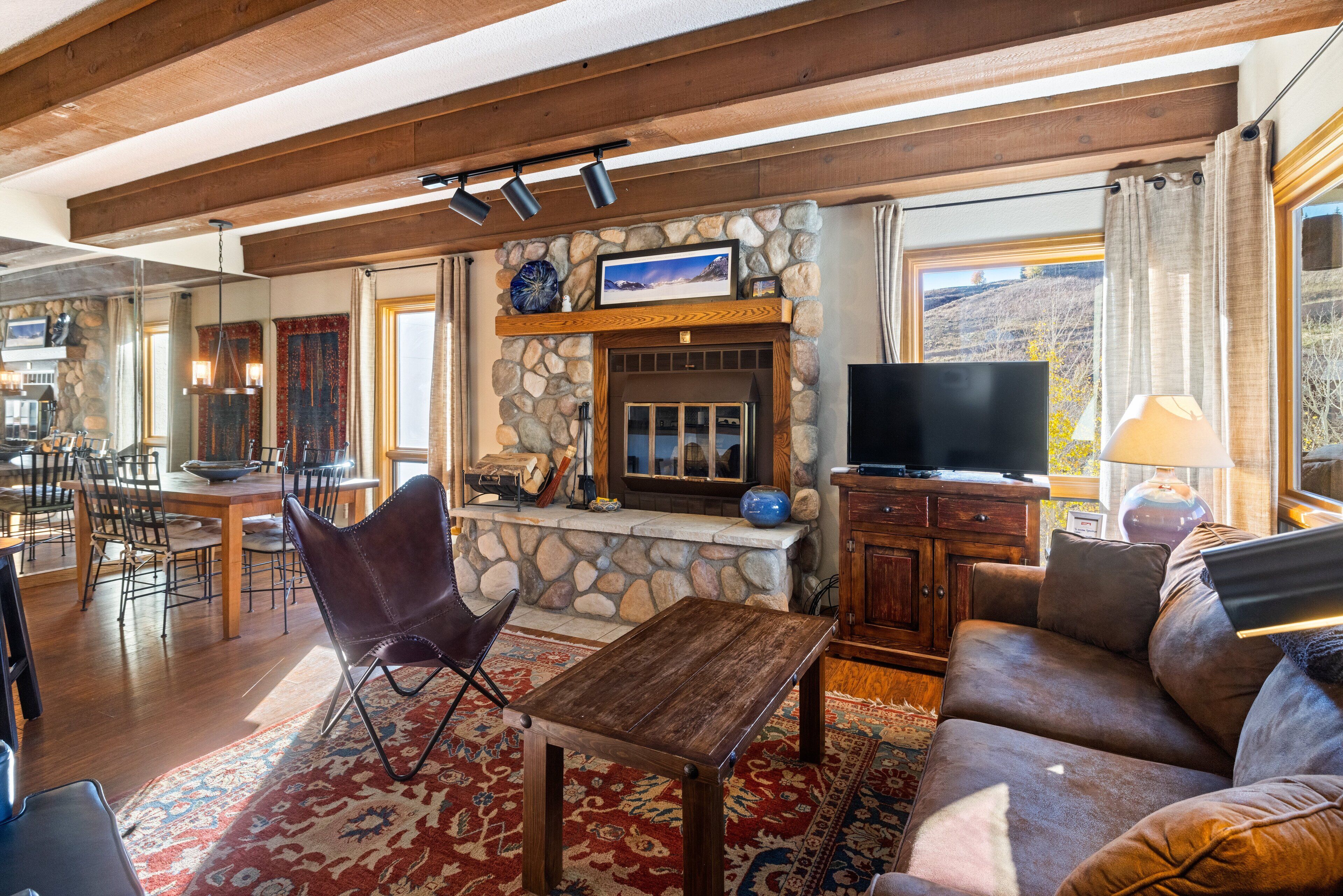 Condo, 2 Bedrooms | Living area