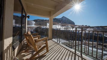 Apartment, 2 Bedrooms | Property grounds