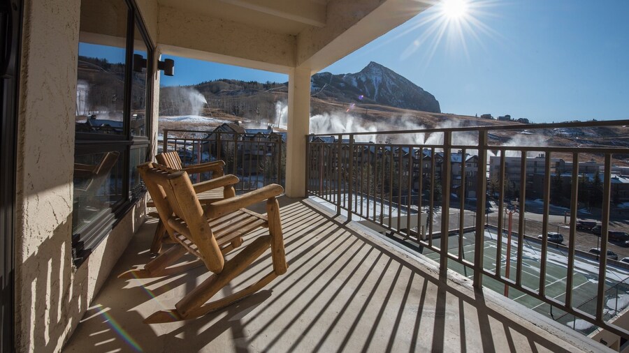 Recently Remodeled Ski Lodge Styled Plaza Condo - No Cleaning Fee! by RedAwning