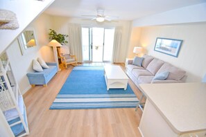 Townhouse, 2 soverom | Oppholdsområde | Strømmetjenester