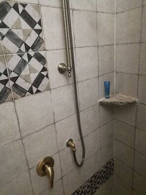 Deluxe-Zimmer, Bergblick (Il Granaio) | Dusche im Bad