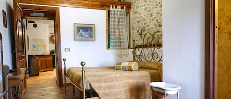 Habitación superior, vista al valle (La Vedetta) | Muebles diferentes, escritorio, cortinas blackout y insonorización