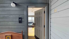 Condo, 2 Bedrooms | Interior entrance