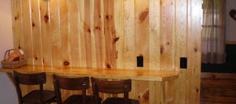 Secluded Cottage on 10 Acres. Close to Shen. Natl. Park and Luray Caverns