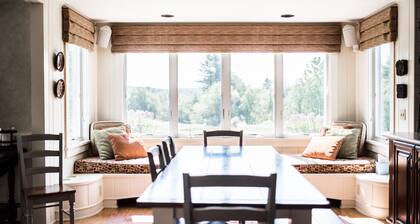 Heart of Stowe Home w/ 2 ensuites, Bonus Rooms, Game Room, Sauna, Fire Pit+++
