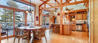 Vakker håndverker Style Lake Home