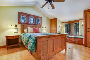 5 bedrooms, iron/ironing board, WiFi, bed sheets - Beautiful Craftsman Style Lake Home (Hayward)