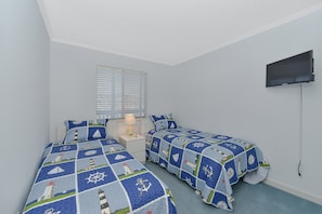 2 bedrooms, iron/ironing board, Internet, bed sheets