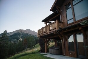 A wooden house with a balcony overlooking a mountainous landscape. - Moonlight Magic!  Best Views In Big Sky!  True Ski-In/Ski-Out!  Heated Ski Room! (Big Sky)