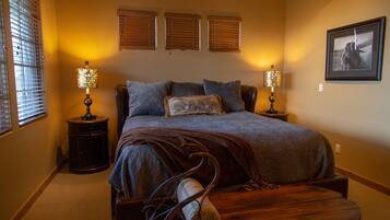 4 bedrooms, desk, iron/ironing board, travel crib