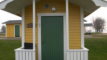 Basic Cabin (4 Beds, Shared Bathroom, Private WC) | Free cribs/infant beds