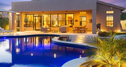 Scottsdale Luxury Retreat - Sparkling Heated Pool, Hot Tub & Outdoor Bliss