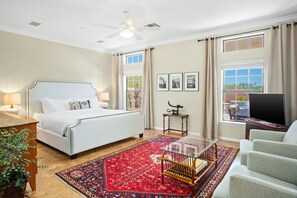 3 habitaciones, tabla de planchar con plancha y cuna de viaje 