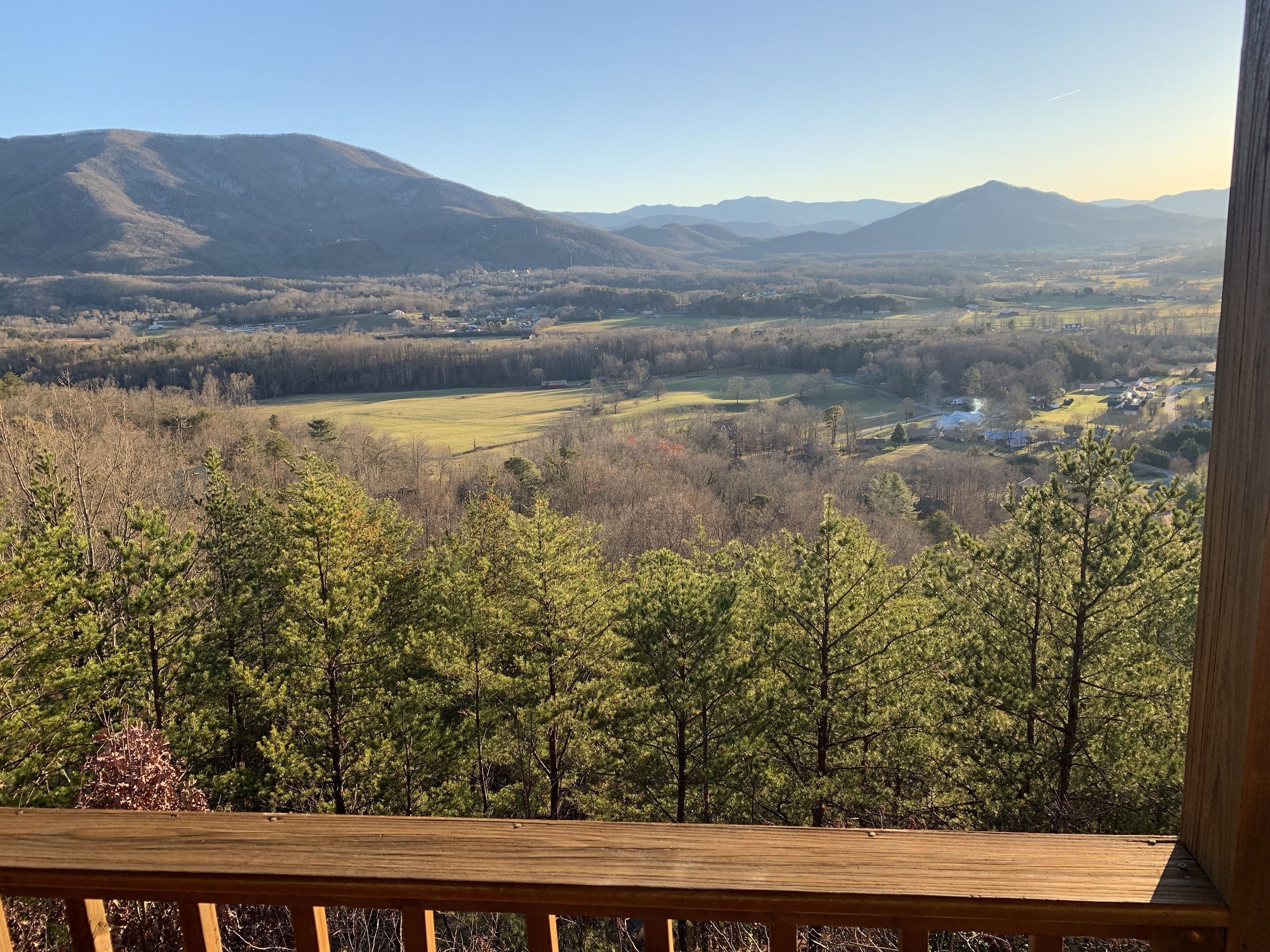 Heaven's View Cabin} Awesome Views Of The Smokys!! 