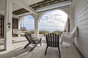 Terrace/patio - Coastal Elegance Meets Family Comfort – Your Beach Stop Summer Escape (Gulf Shores)