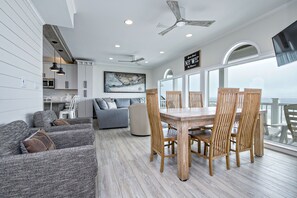 Smart TV, fireplace, video games, DVD player - Coastal Elegance Meets Family Comfort – Your Beach Stop Summer Escape (Gulf Shores)