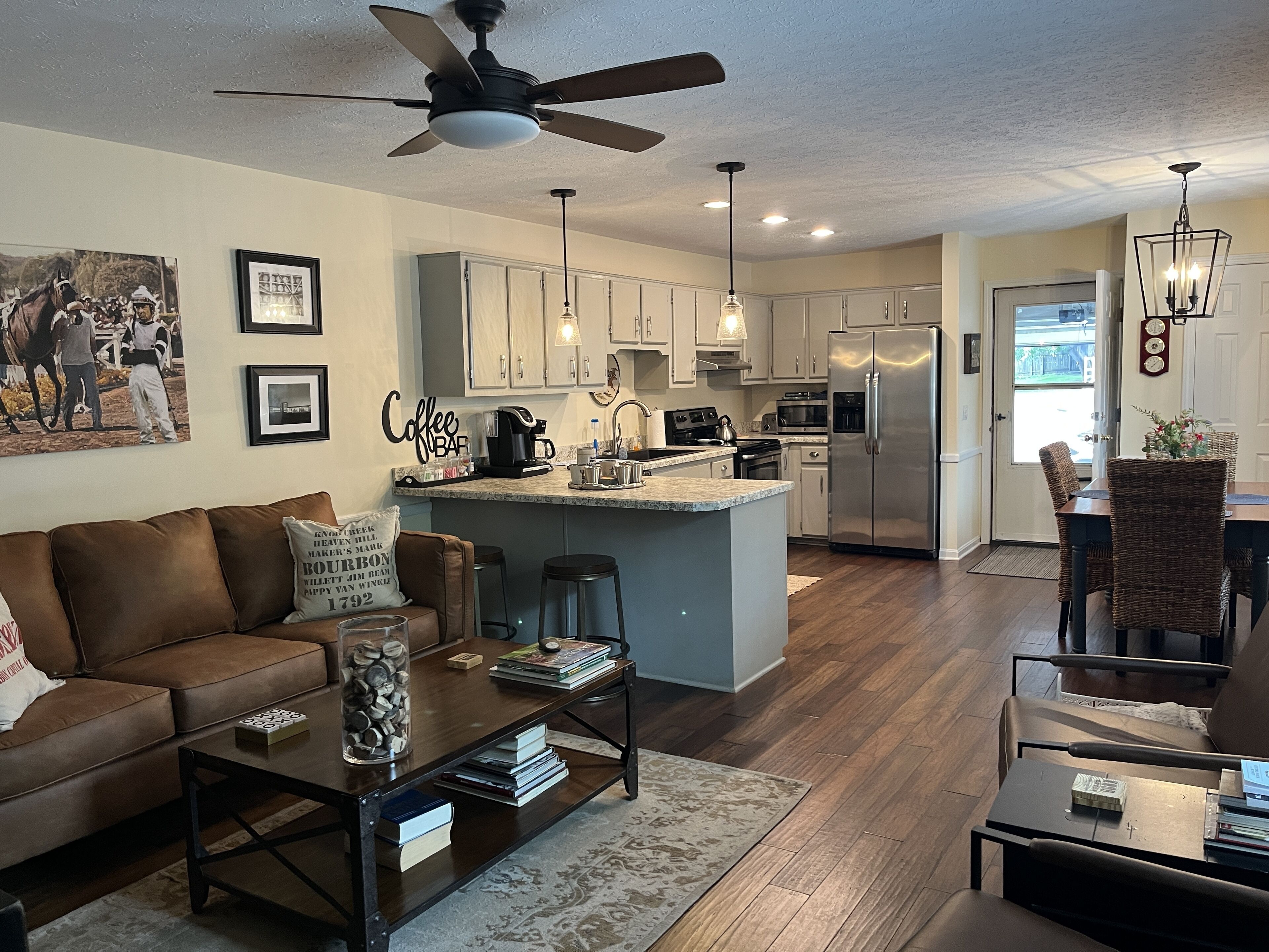 Luxurious 2BR /2Bath with Outdoor Courtyard and Garage in Downtown Bardstown