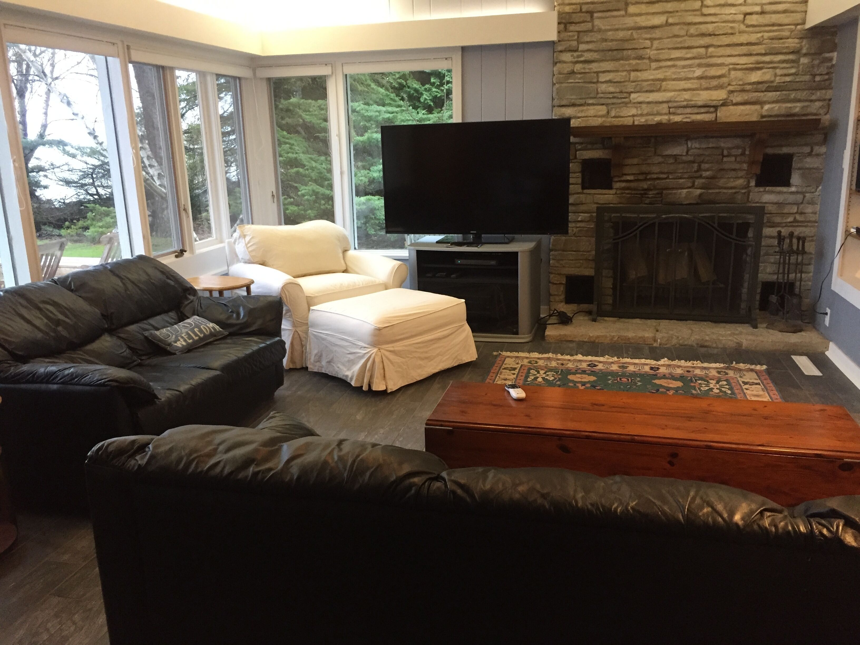 Beautiful Remodeled Lake Michigan Beachfront Home Country Setting w/ 500mbps int