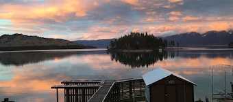 Ideal location right on Flathead Lake!