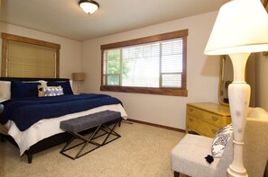 2 bedrooms, desk, iron/ironing board, free WiFi