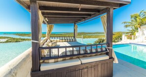 Pool - Endless Ocean Views, Amazing sunsets, pool,kayaks, pool table and games! (Providenciales)