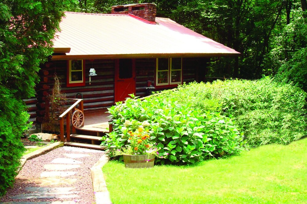 Fisherman's Retreat Adirondack Chalet Log/4 Bdrm/Pool Table