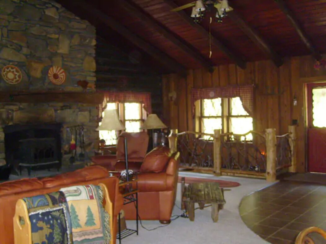 Fisherman's Retreat Adirondack Chalet Log/4 Bdrm/Pool Table