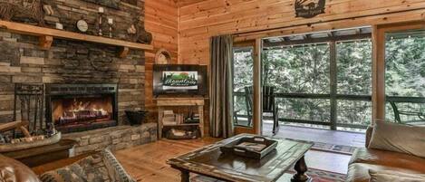 Téléviseur connecté, foyer, table de baby-foot