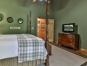 2 bedrooms, iron/ironing board, WiFi, bed sheets - River Spirit - Fishing Stream, Hot Tub -Minimum (Ellijay)