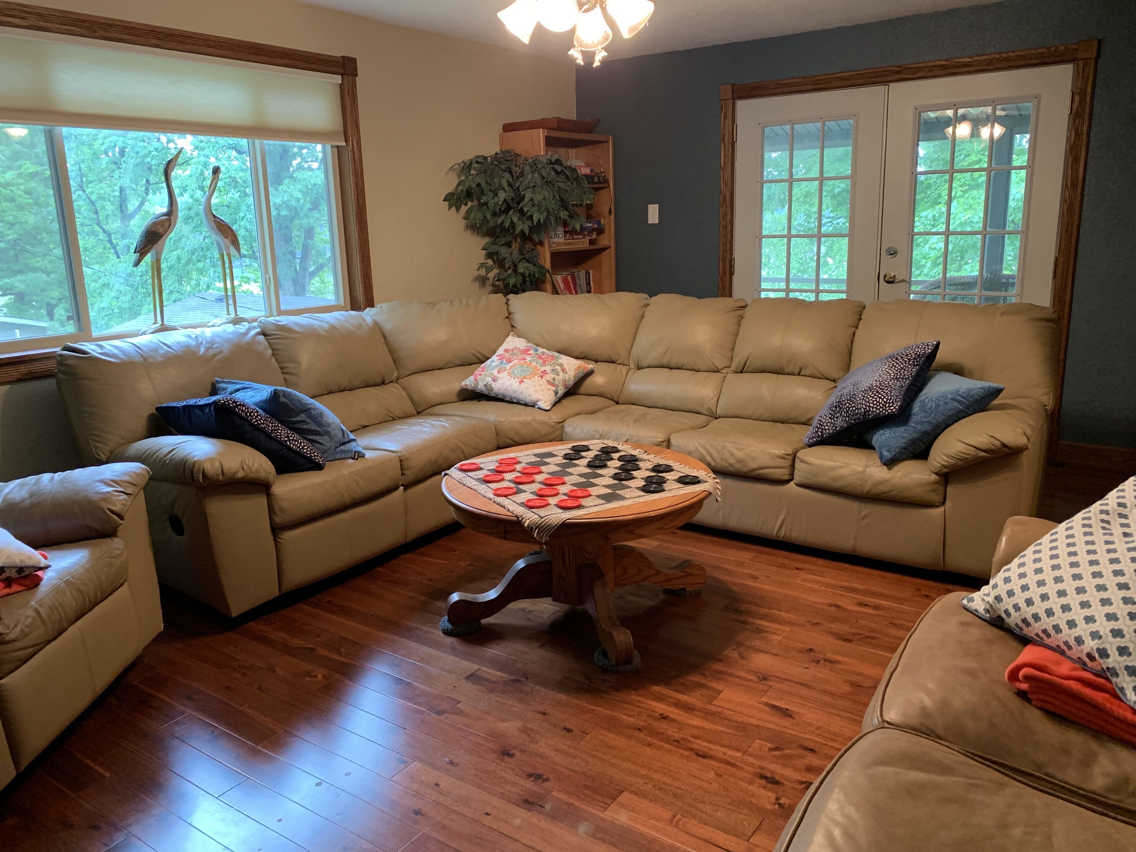 Summer or fall. Life on the lake is good.