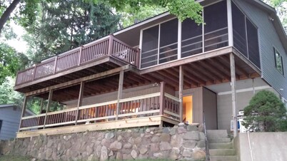 Summer or fall. Life on the lake is good.