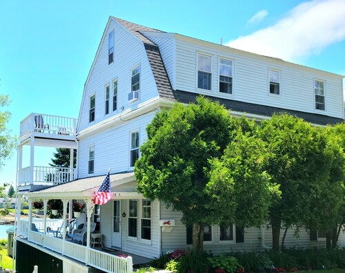  New England Original Captain's House 1890. Clean and Comfortable, Close to Town