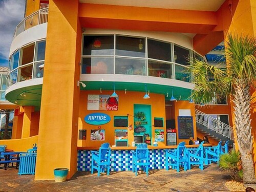 Splash! Gorgeous Beachfront Water Park, Lazy River, Beach Service included